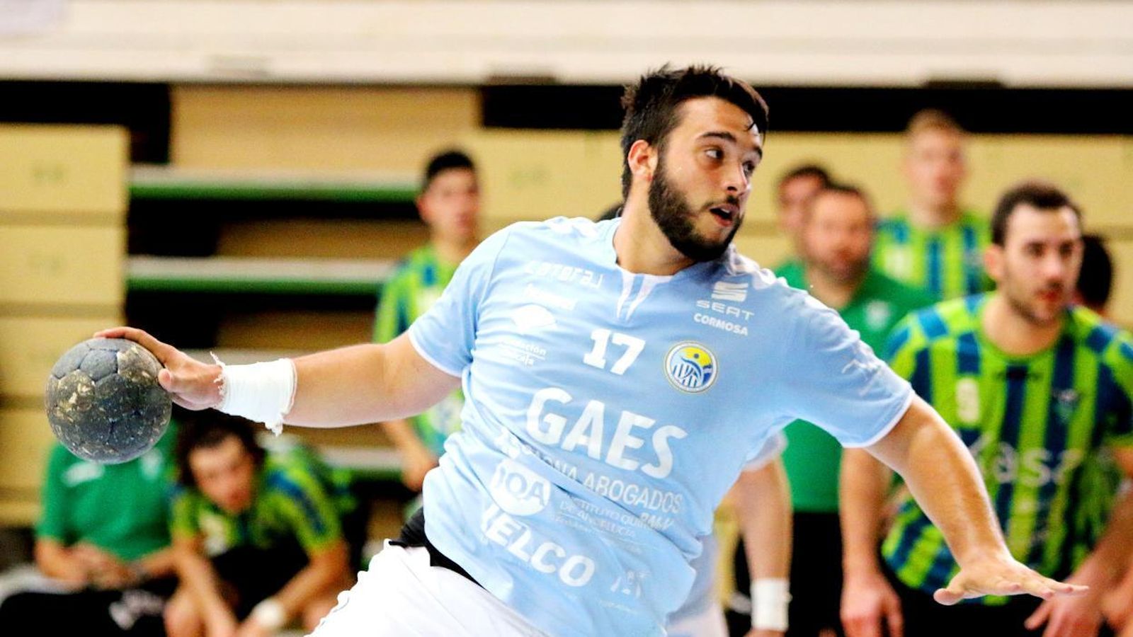 Momento en el que sube del filial y le hacen ficha con el primer equipo.