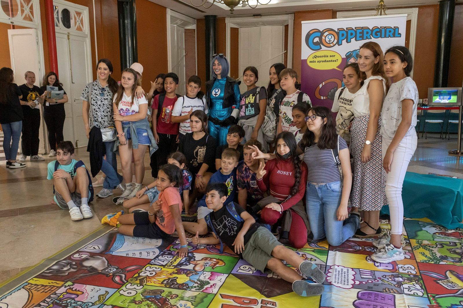 Copper Girl con los más jóvenes en una edición anterior del Salón Internacional del Cómic de Huelva.