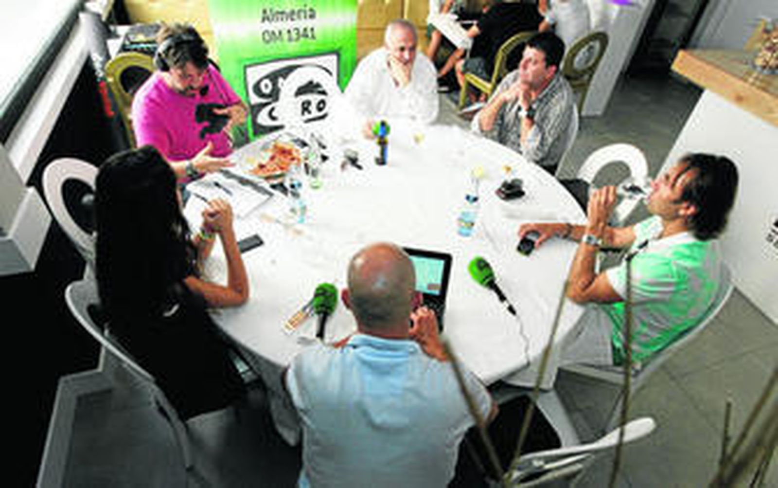 "A Jonathan le ofrecí más de lo que tiene en su contrato"