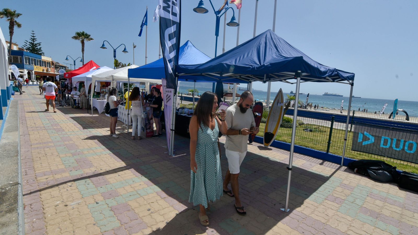 Las fotos del outlet solidario en Getares