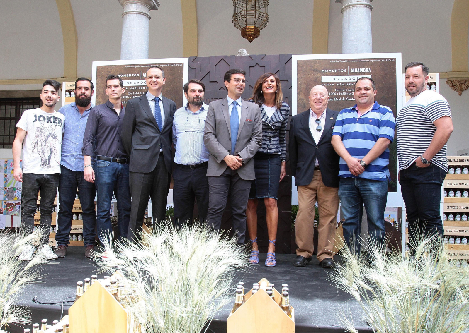 La presentación tuvo lugar ayer en el patio del Ayuntamiento de Granada.