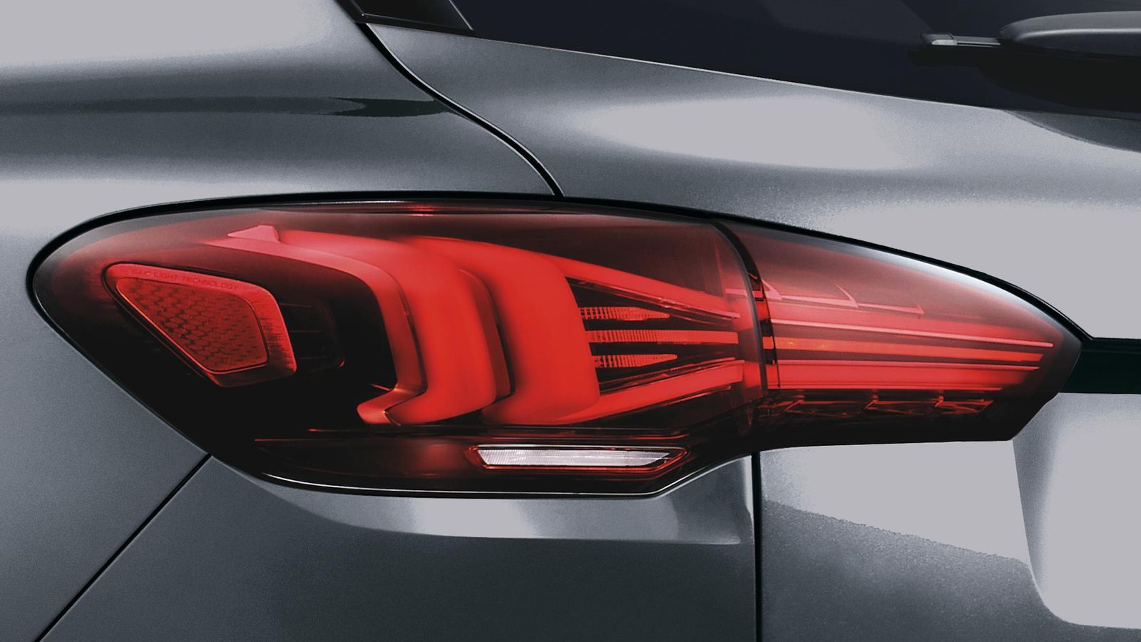 Como en las funciones de los faros frontales en los Comfort y Luruxy, en todos los HS los pilotos usan también leds.