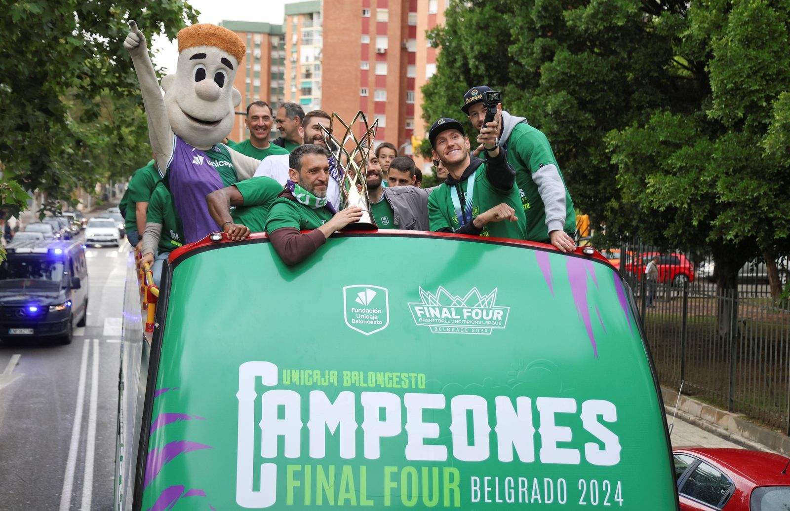 El Unicaja celebra en las calles de Málaga el título de la BCL