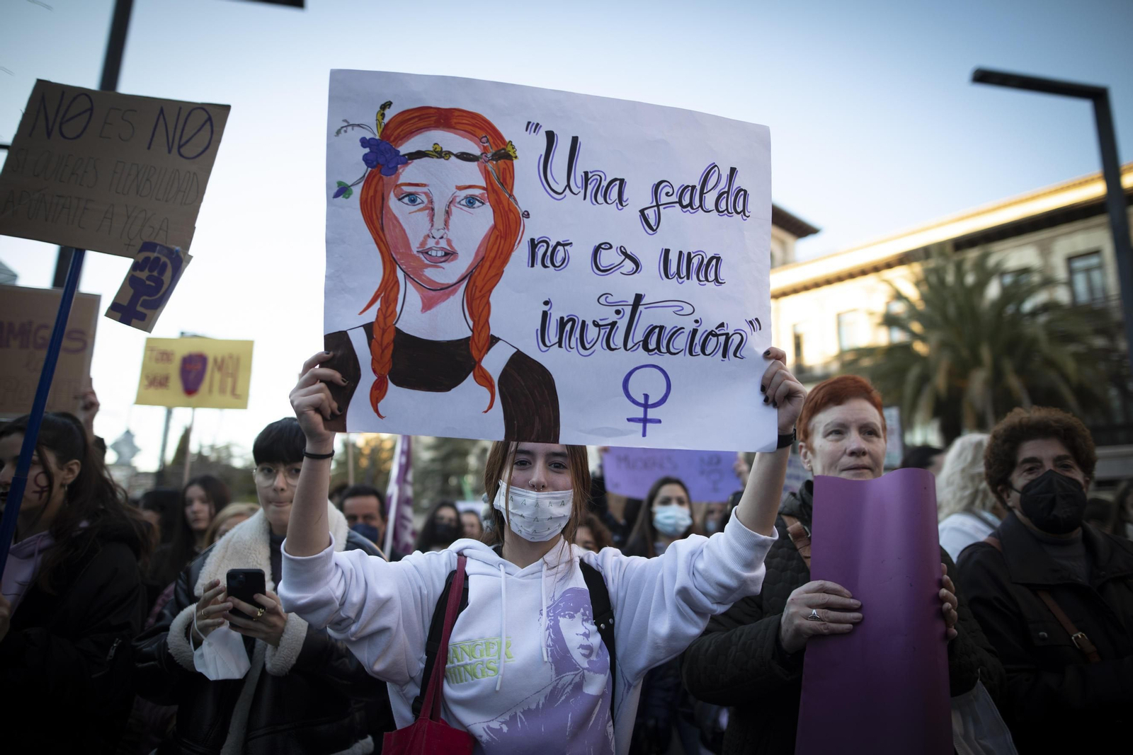 Así ha sido la multitudinaria manifestación del 8-M en Granada