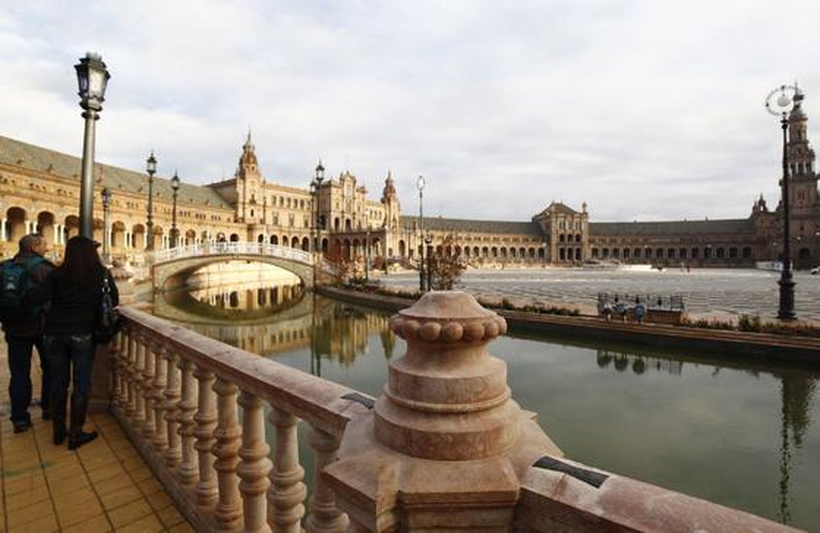 Estado de la Plaza España tras un mes de su inauguración. 

Foto: Antonio Pizarro