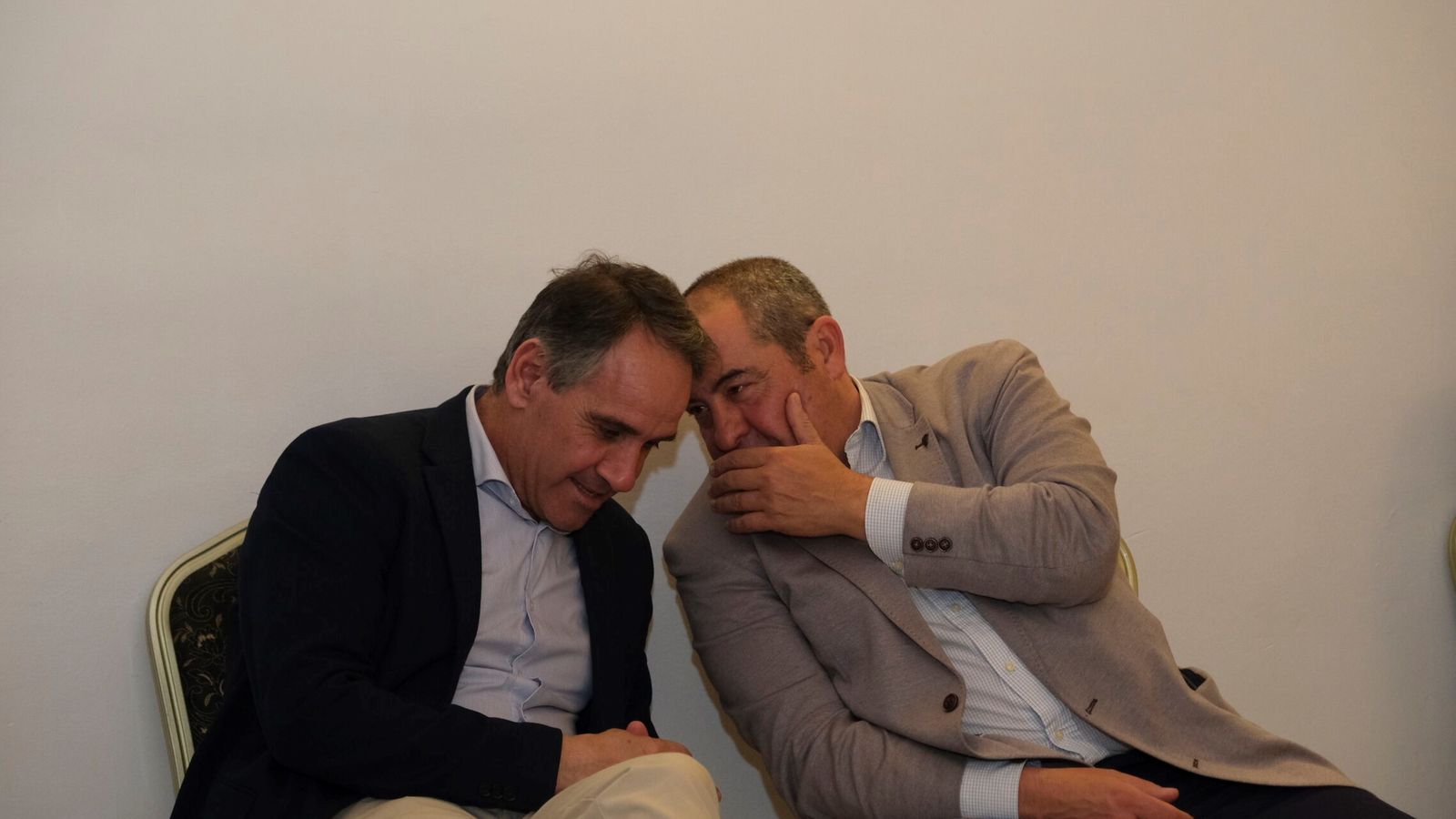 Los comentaristas compartieron confidencias y pareceres durante el encuentro.