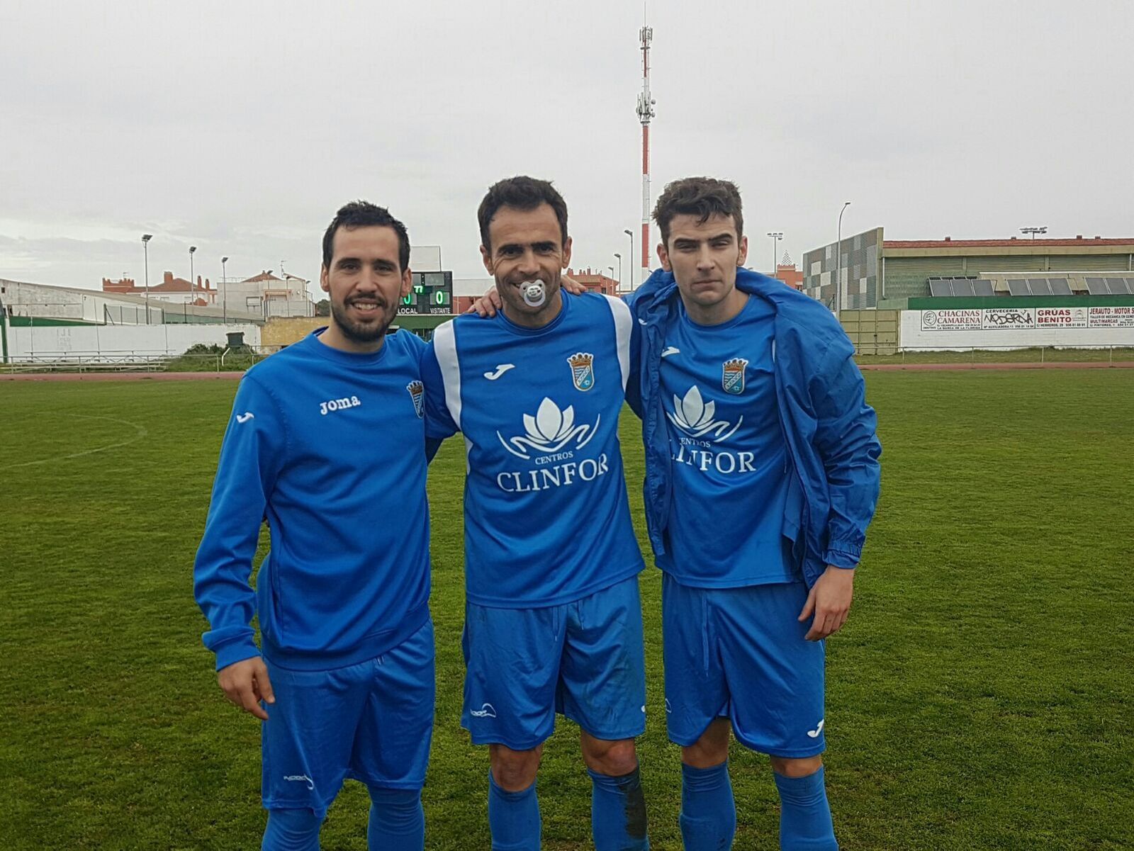 Carlitos, Carrión y Alberto Gil, autores de los goles en la última victoria del XCD en Rota.