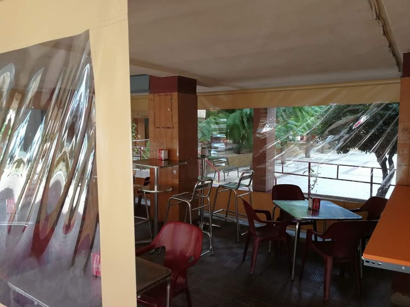 Terraza de la churrería Picasso, en el Polígono San Sebastián.