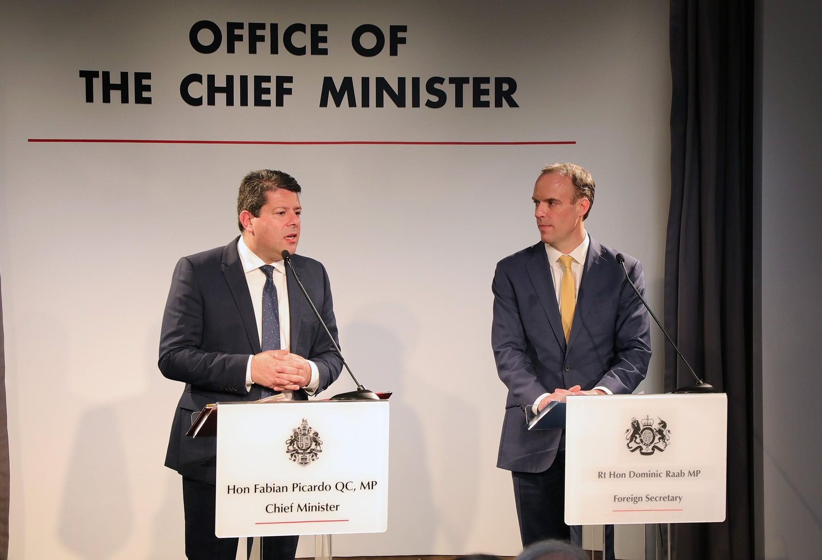 Fabian Picardo y Dominic Raab, durante su comparecencia en Gibraltar este lunes.