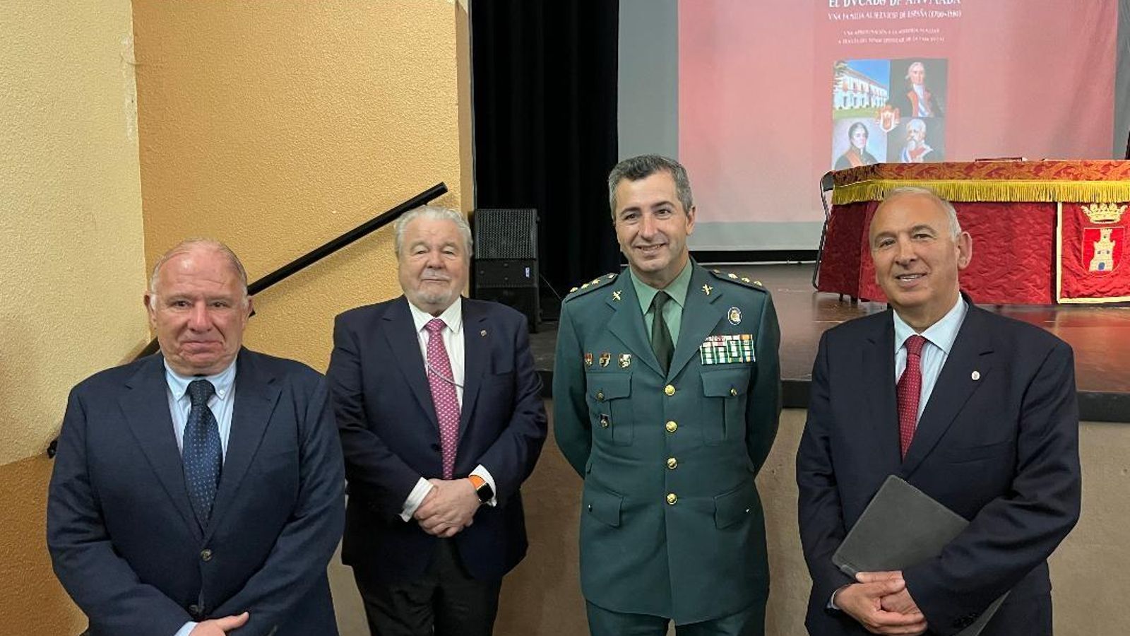 El escritor Óscar Lobato, Javier Chico de Guzmán, Luis Martín Velasco y el coronel de la Guardia Civil Jesús Núñez.