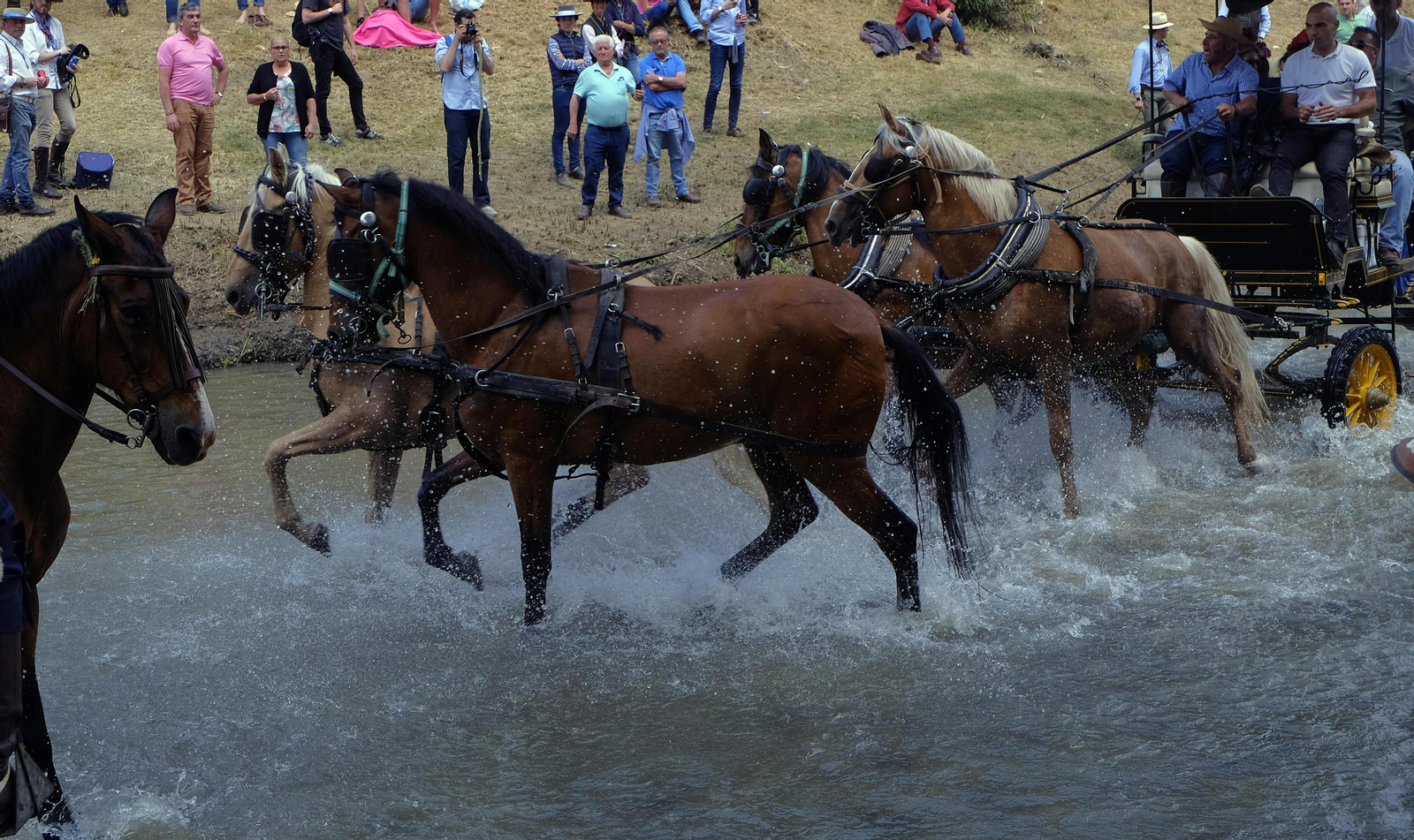 Sevilla y El Viso cruzan el vado del Quema
