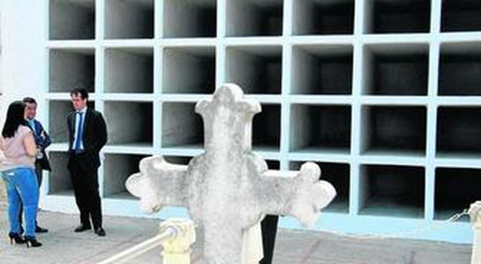 Una de las cuarteladas reconstruidas en el cementerio municipal.