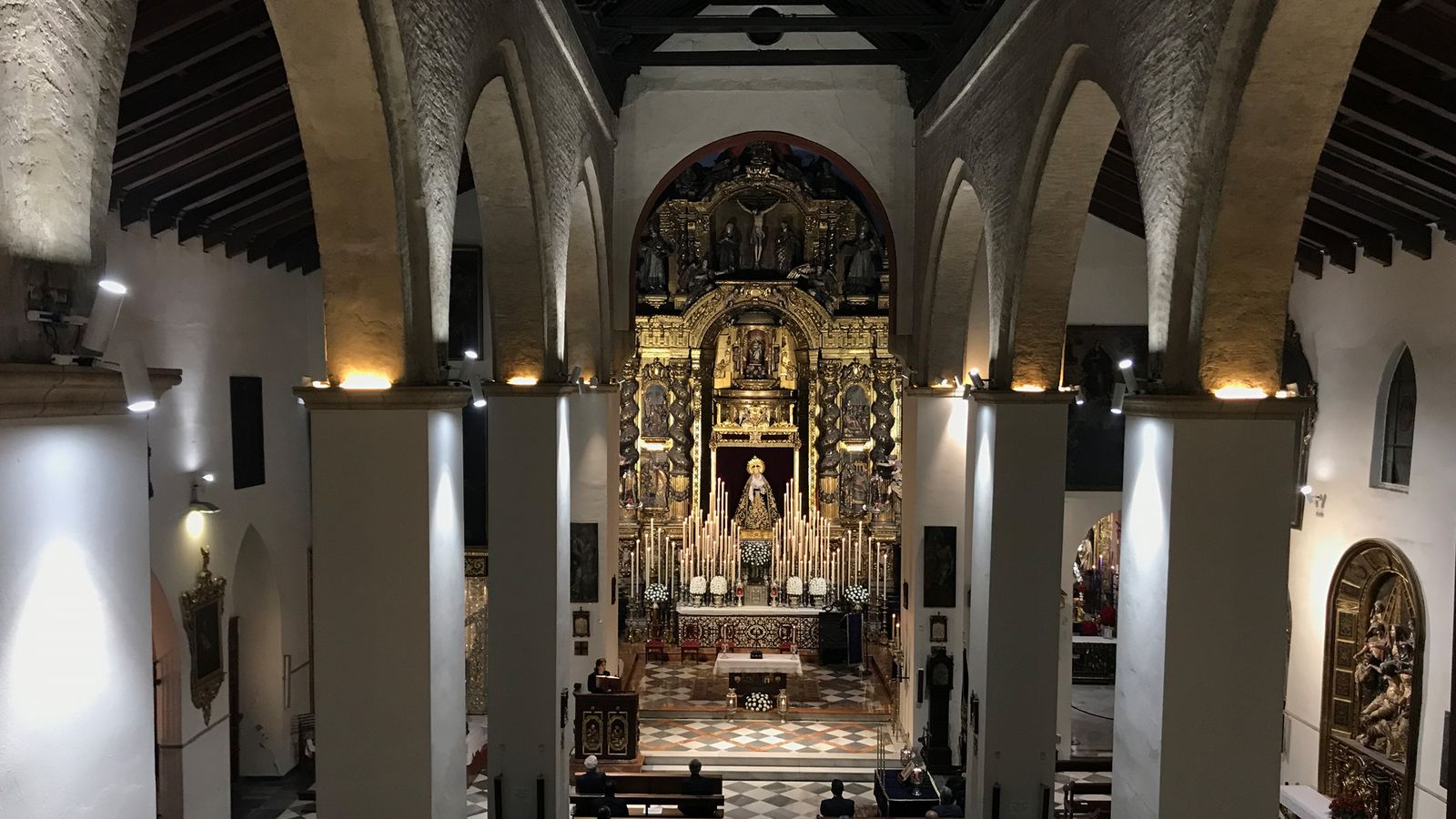 La Virgen de los Dolores celebra sus cultos el altar mayor de San Vicente