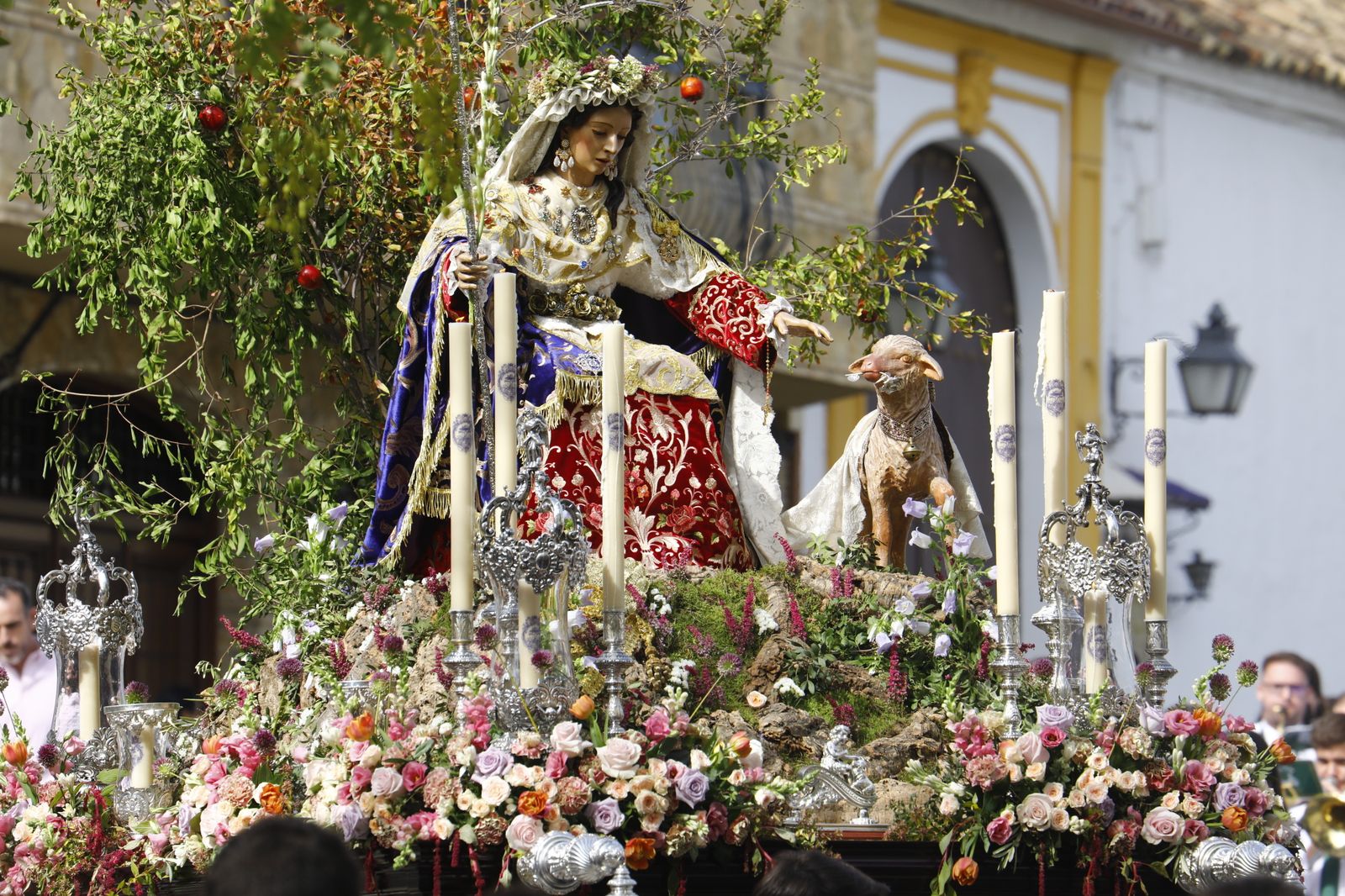La procesión de la Divina Pastora de las Almas de Córdoba, en imágenes