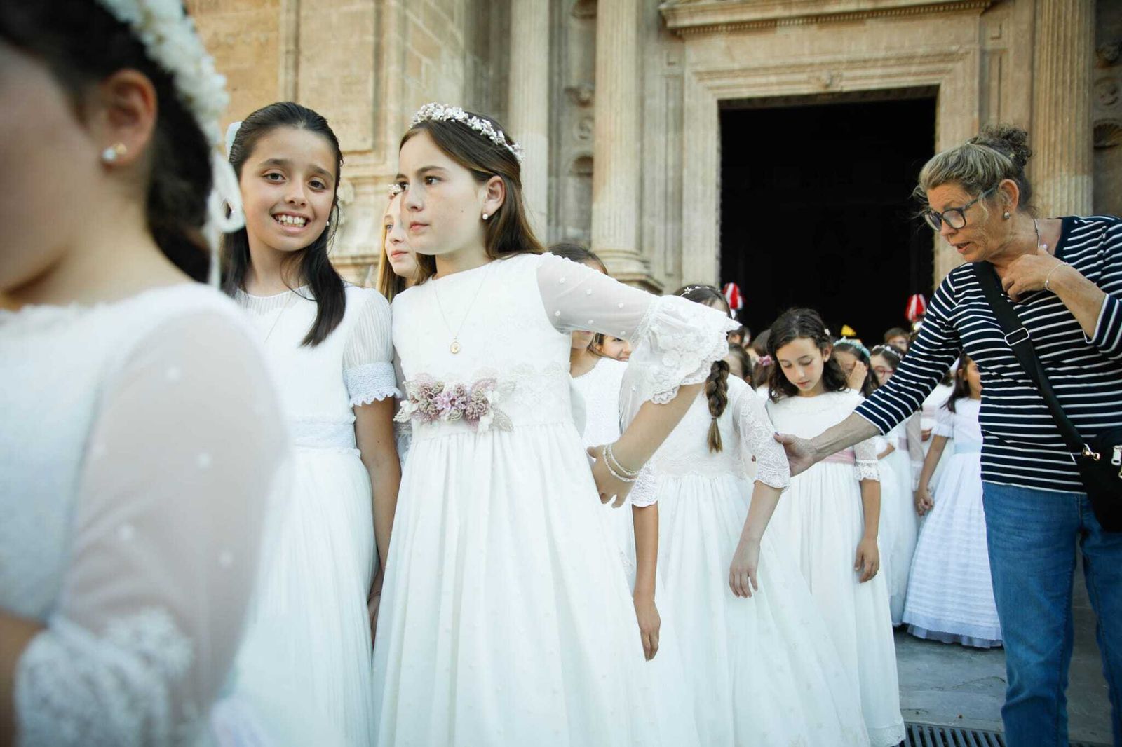 Imágenes de la procesión del Corpus Christi en Almería: así han sido la misa y la posterior marcha por la capital
