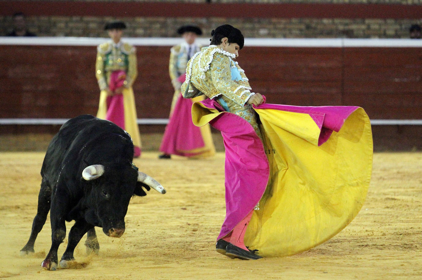 Juan Silva "Juanito" sale a hombros en la Plaza de toros La Merced, en imágenes