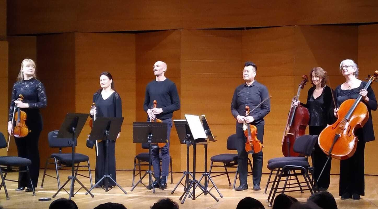 El espléndido sexteto de cuerdas de la Sinfónica.