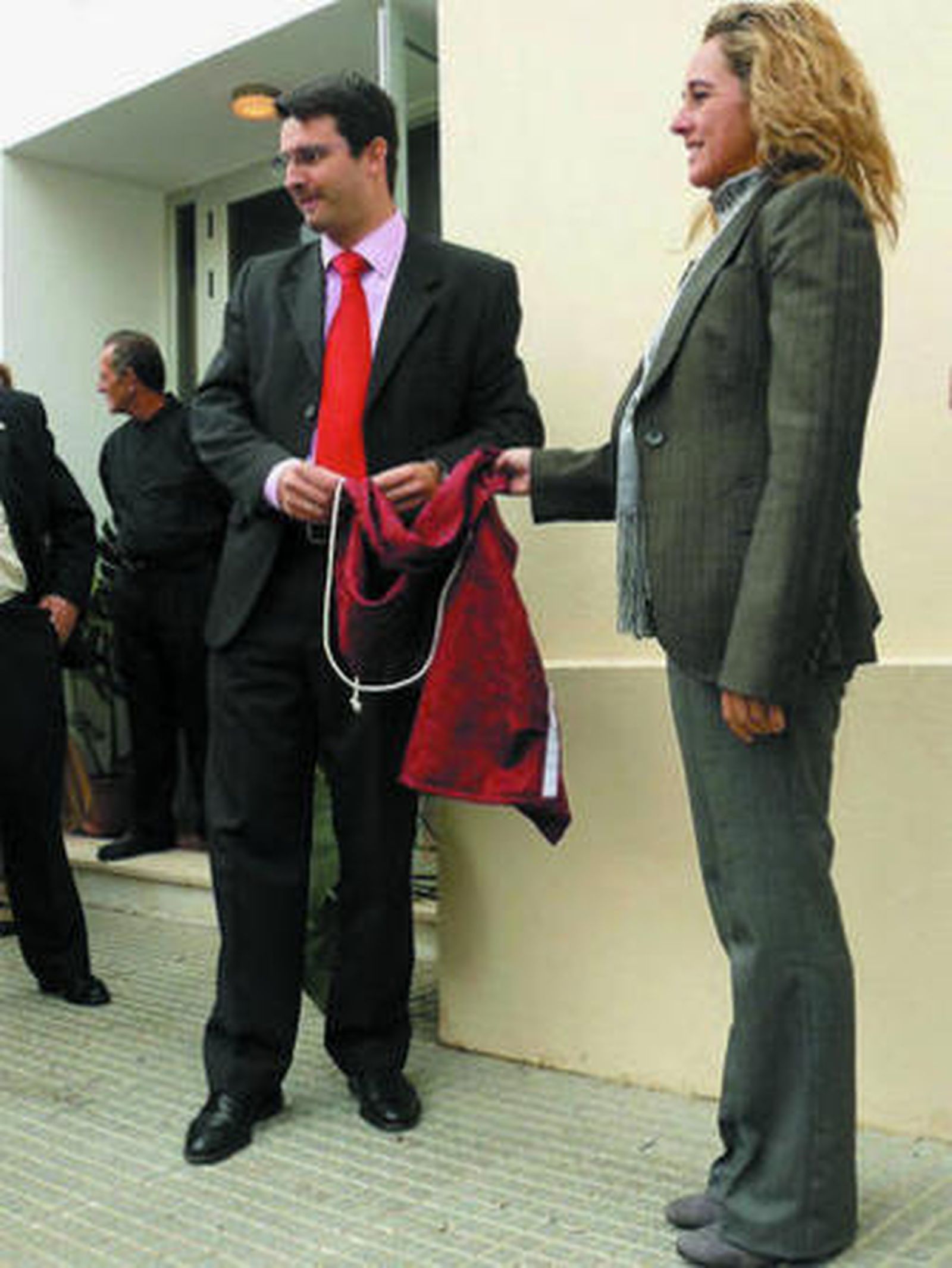 Amaro Huelva y Cinta Castillo, tras la inauguración de Alambique.
