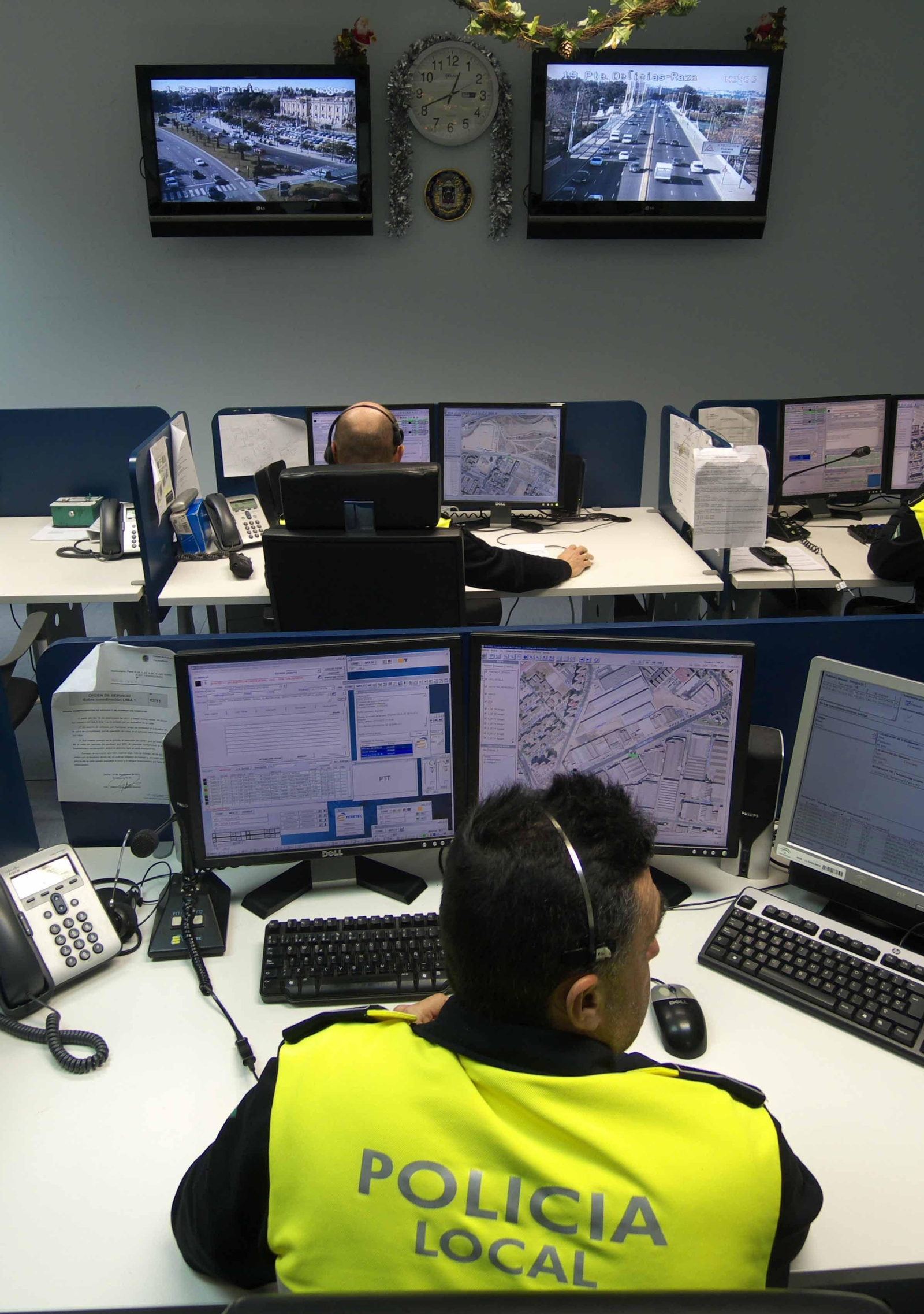 La sala del 092 de la Policía Local de Sevilla.