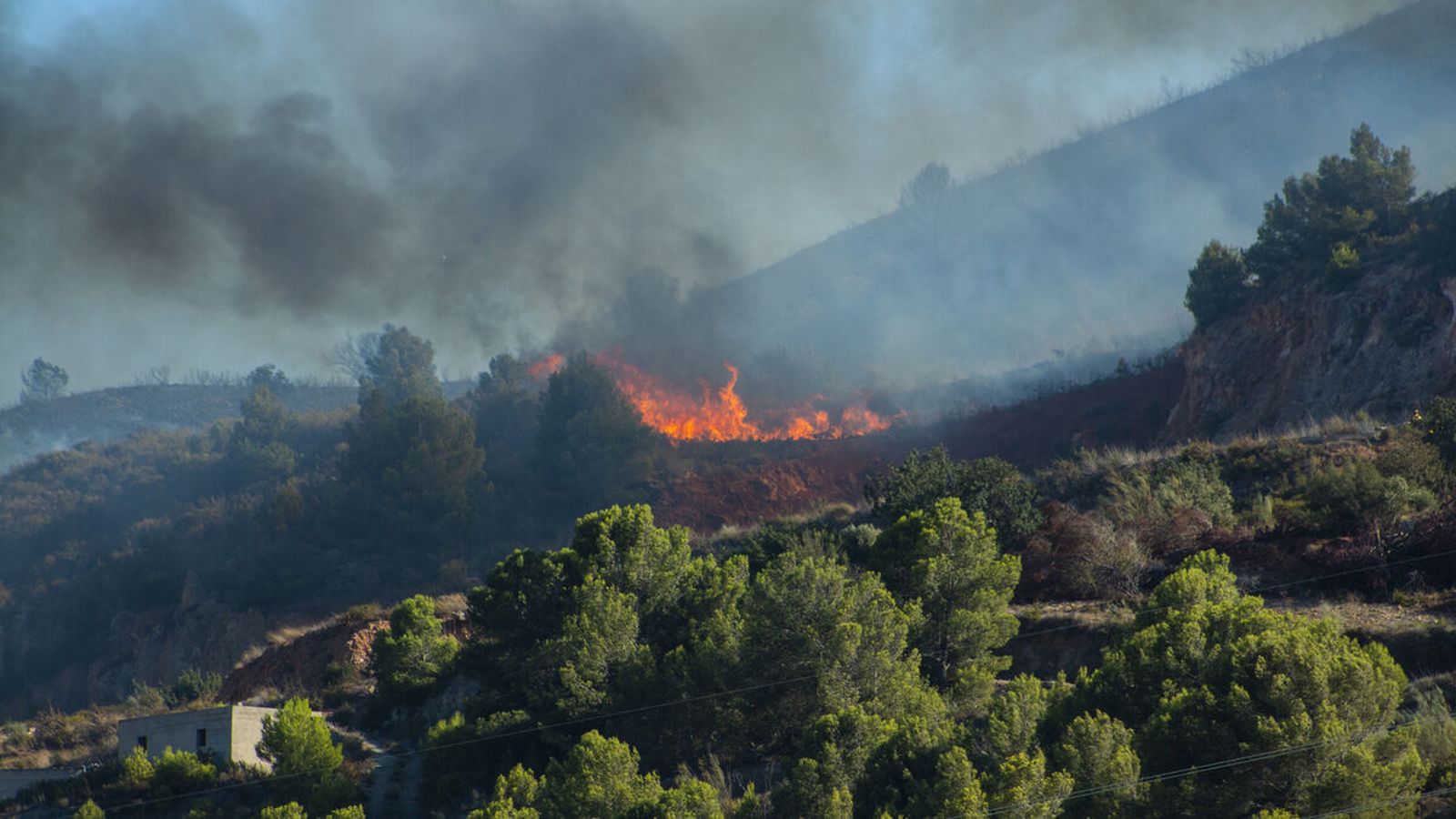 Extinguido el fuego de Gualchos (Granada) que alcanzó a entre 80 y cien hectáreas