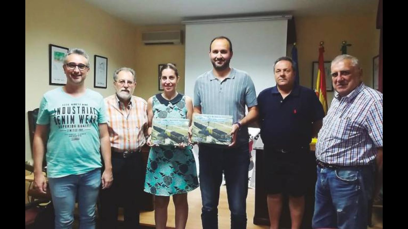 Presentación de la publicación por sus autores, empleados de Correos.