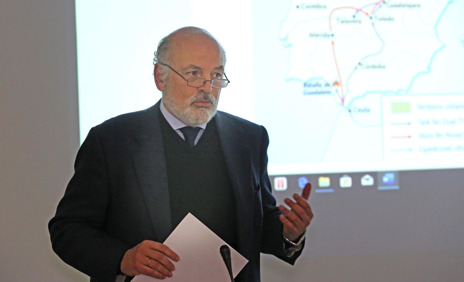 Un momento de la conferencia de Rafael Sánchez Saus en el Museo.