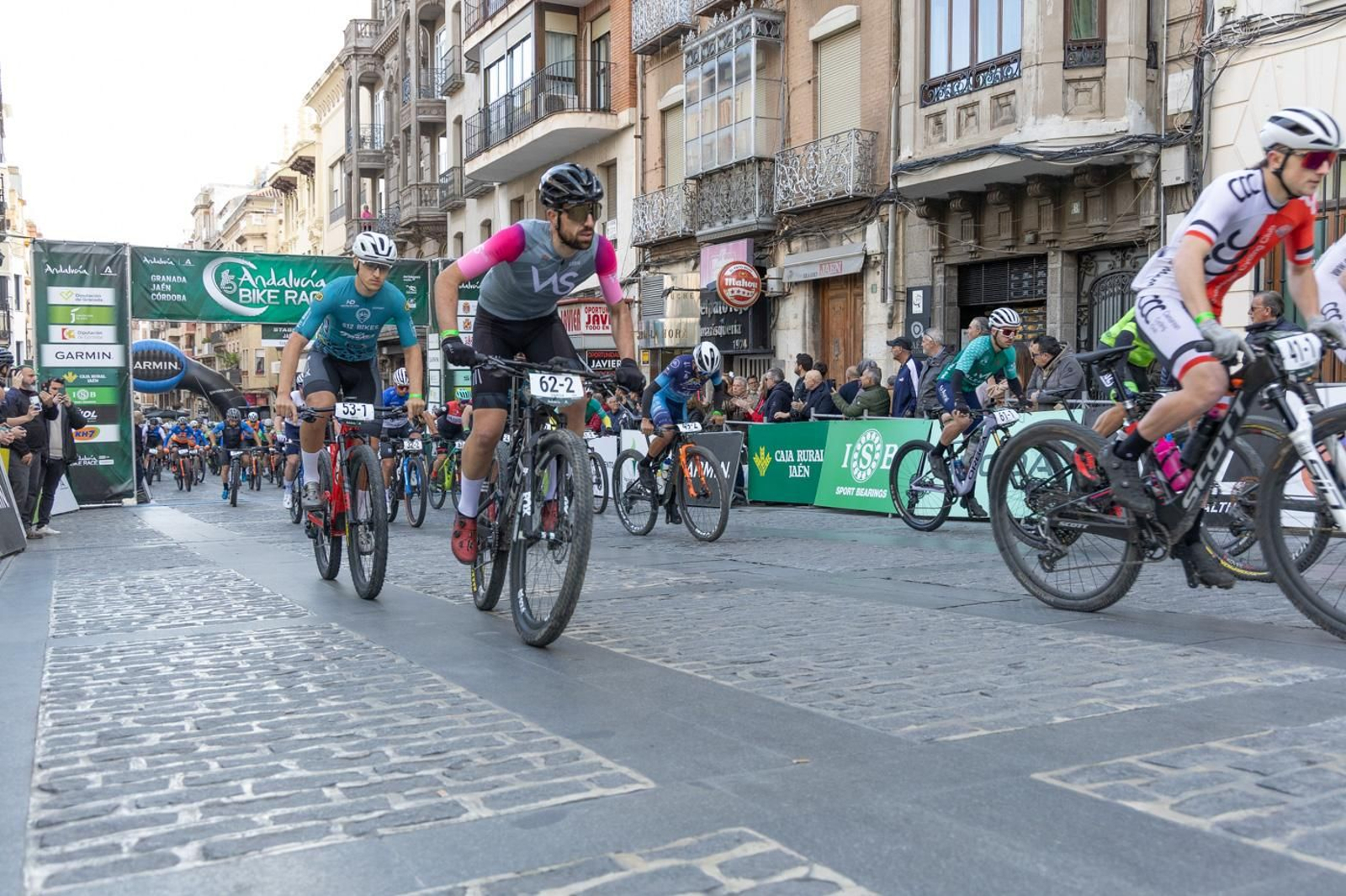 En imágenes: la Andalucía Bike Race dice adiós a Jaén con una etapa marcada por Jabalcuz
