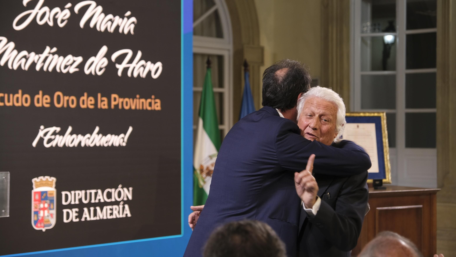 Imágenes de la entrega del Escudo de Oro de la Provincia de Almería a José María Martínez de Haro