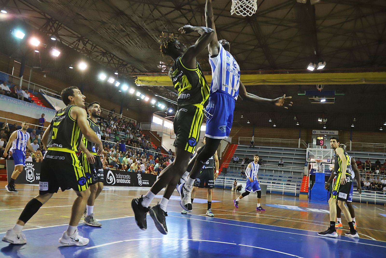 Imágenes de la Primera jornada de la fase final a LEB Plata: Huelva Comercio Viridis vs Refitel Basket Lliria