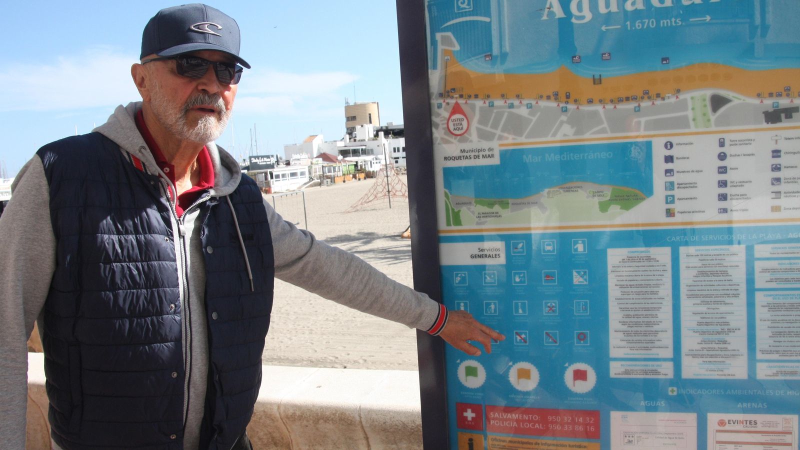 Referencia minúscula a la prohibición de entrada de perros en la playa de Aguadulce