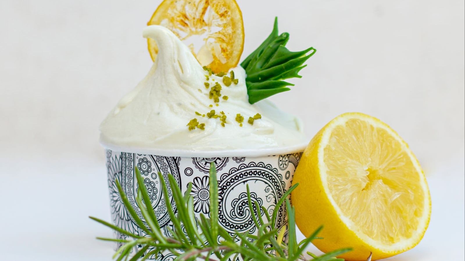 Helado de limón y romero de 212 Grados