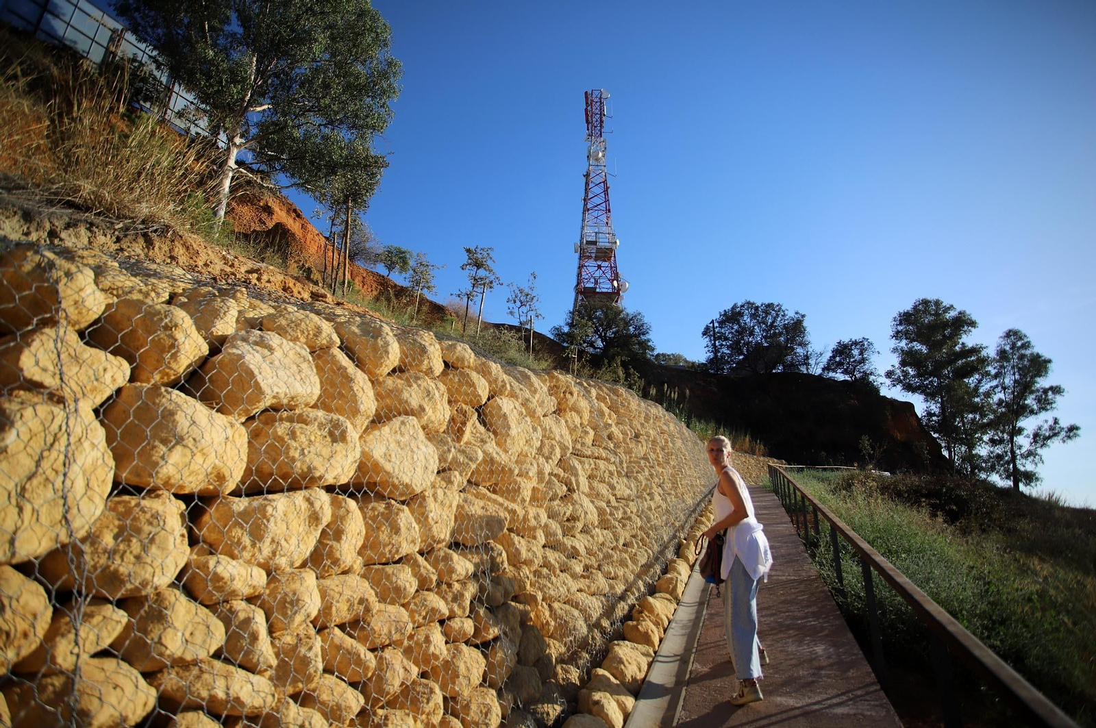 Imágenes de la visita guiada a la Fuente Vieja de Huelva por el arquitecto Francisco Javier López