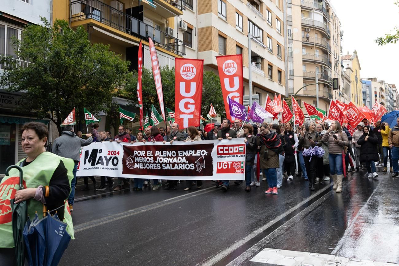 Unas 200 personas han participado en la manifestación por el Día del Trabajo.