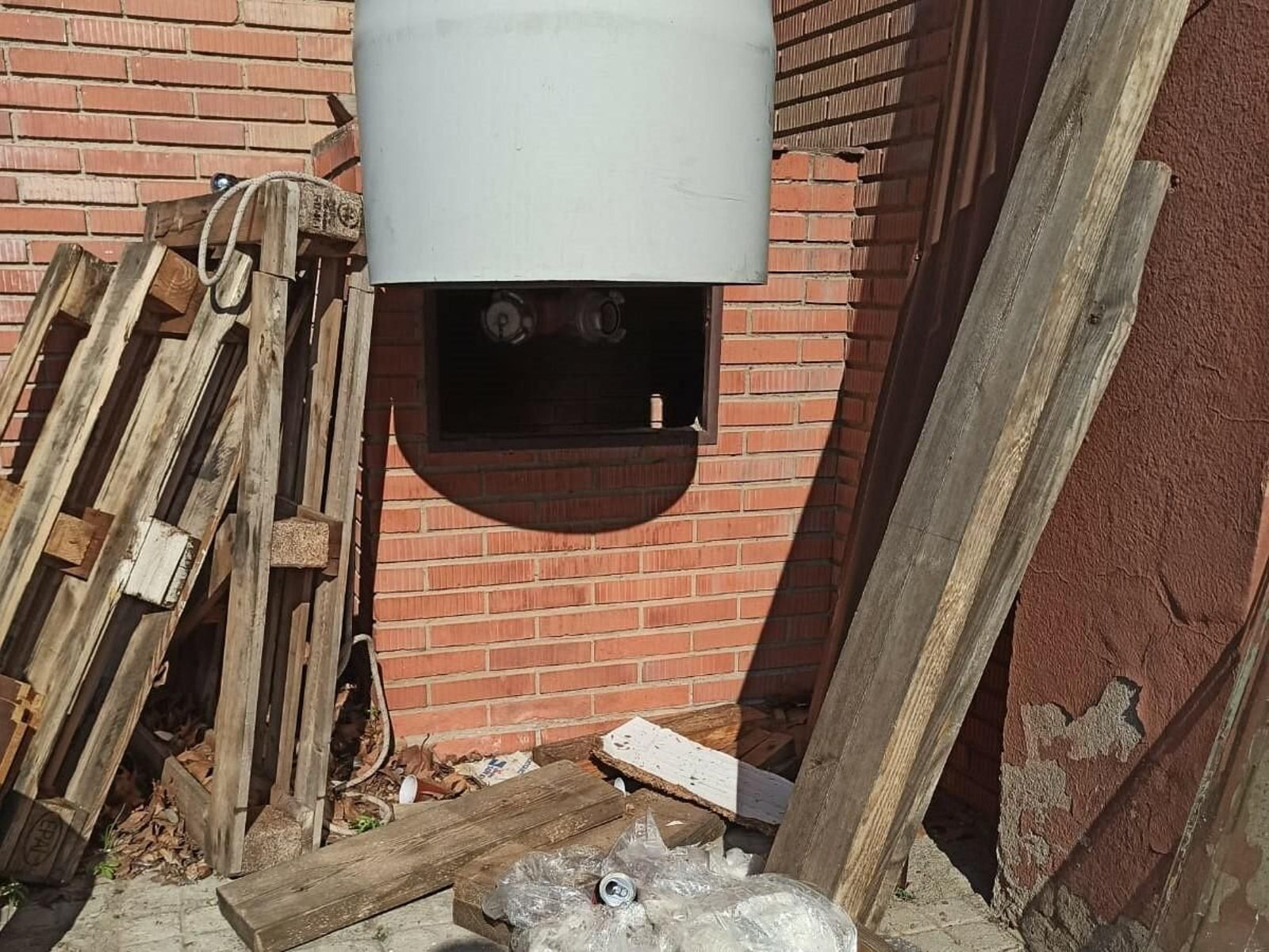 Estado que presenta el parque de bomberos de la avenida de los Custodios, en fotos