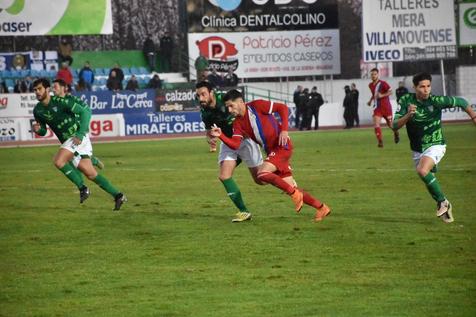 El Recre muestra madera de candidato ante el Villanovense (1-3)