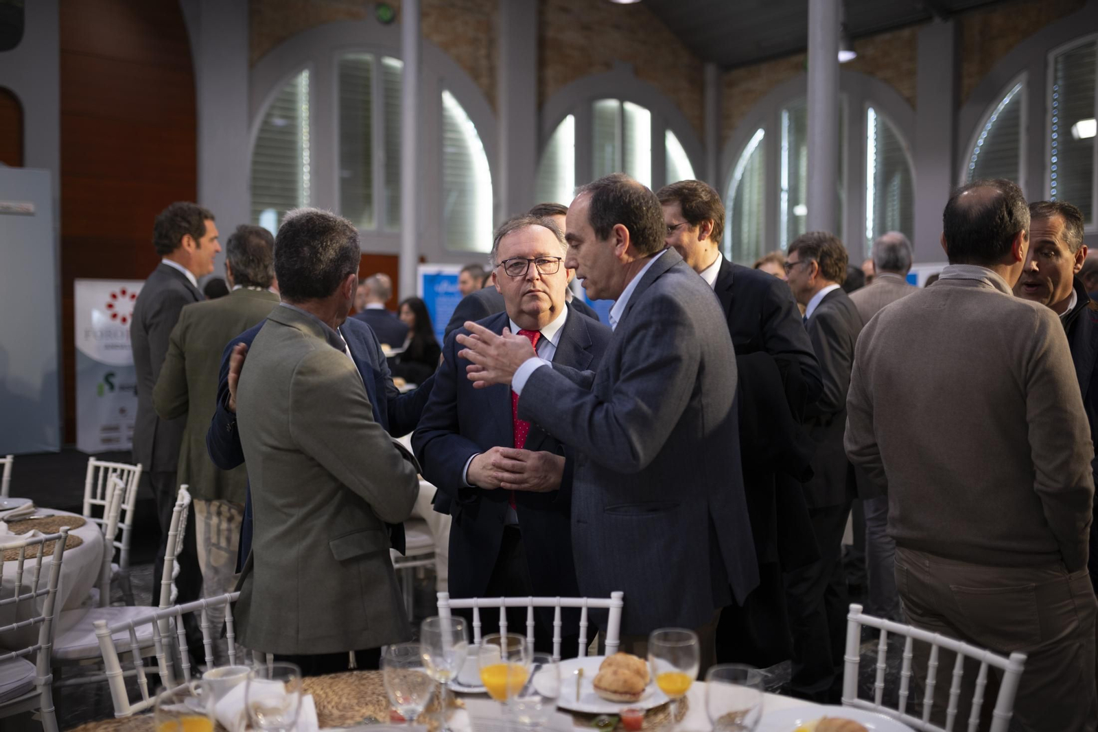 Imágenes del desayuno-coloquio con Jorge Paradela en el Foro Joly Andalucía celebrado en Huelva