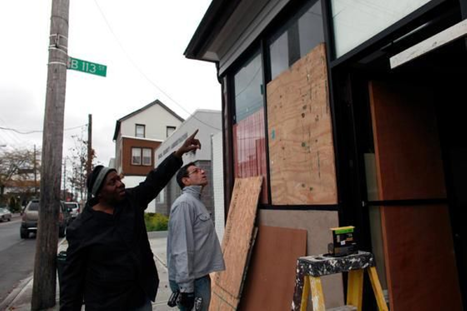 EEUU ya comienza a notar los efectos del huracán que afectará a zonas del litoral como la ciudad de Nueva York.

Foto: REUTERS / AFP
