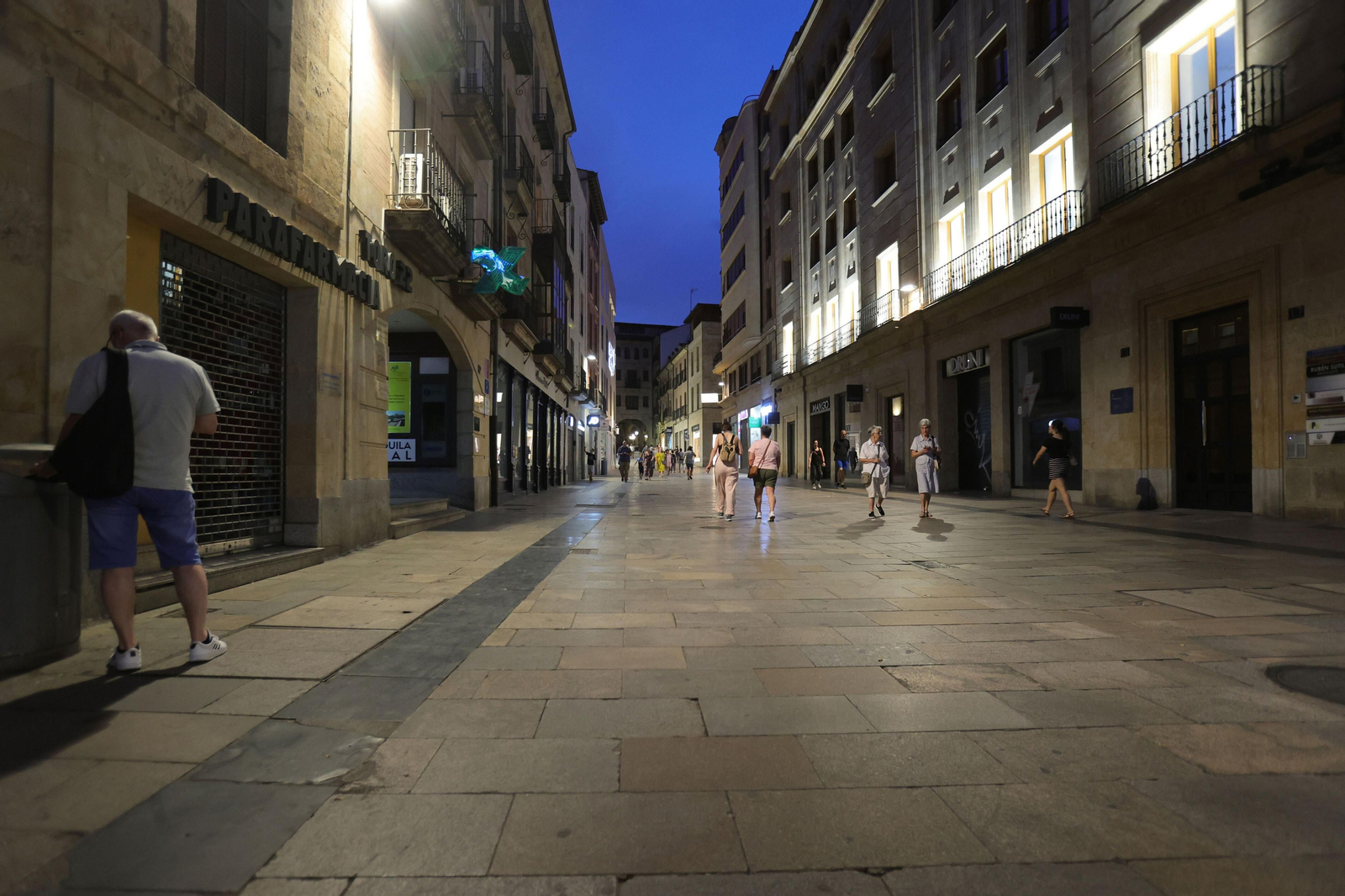 Vista de una calle de Salamanca durante el primer día de aplicación del decreto