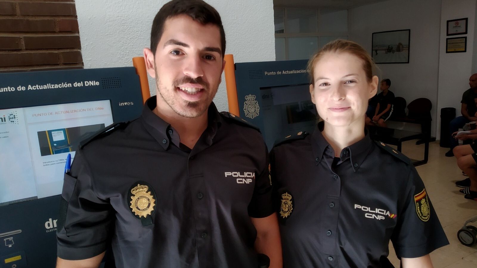 Víctor Mantero y Alba Sánchez, dos de los alumnos-policía en prácticas.