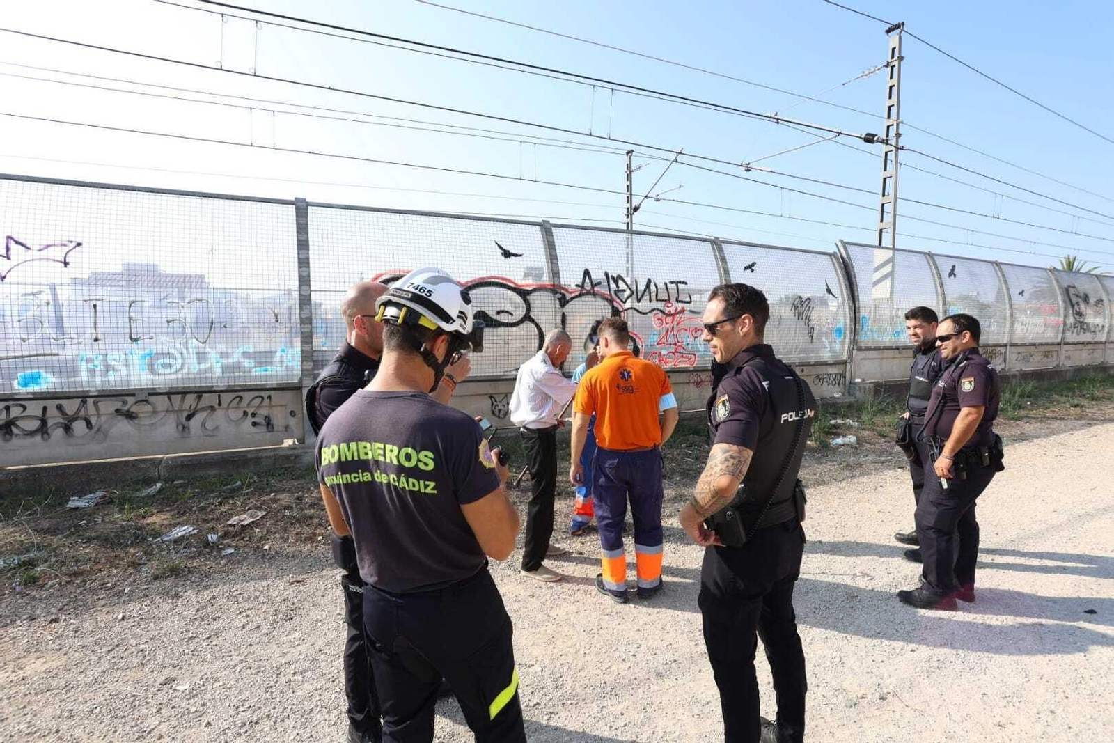Rescate de un anciano desorientado en las vías del tren