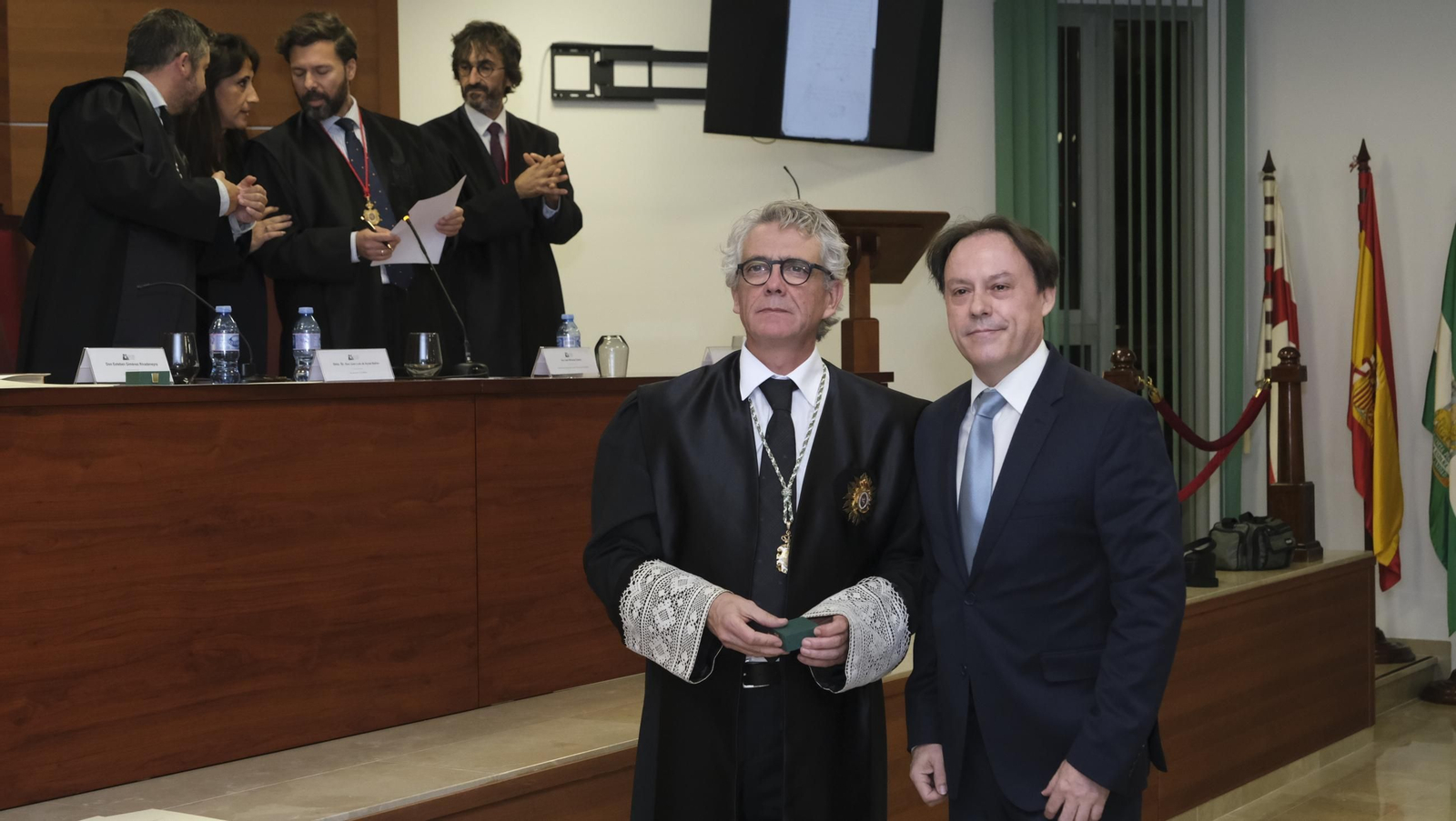 Entrega de insignias de 25 años de colegiado en el Colegio de Abogados de Almería, en imágenes