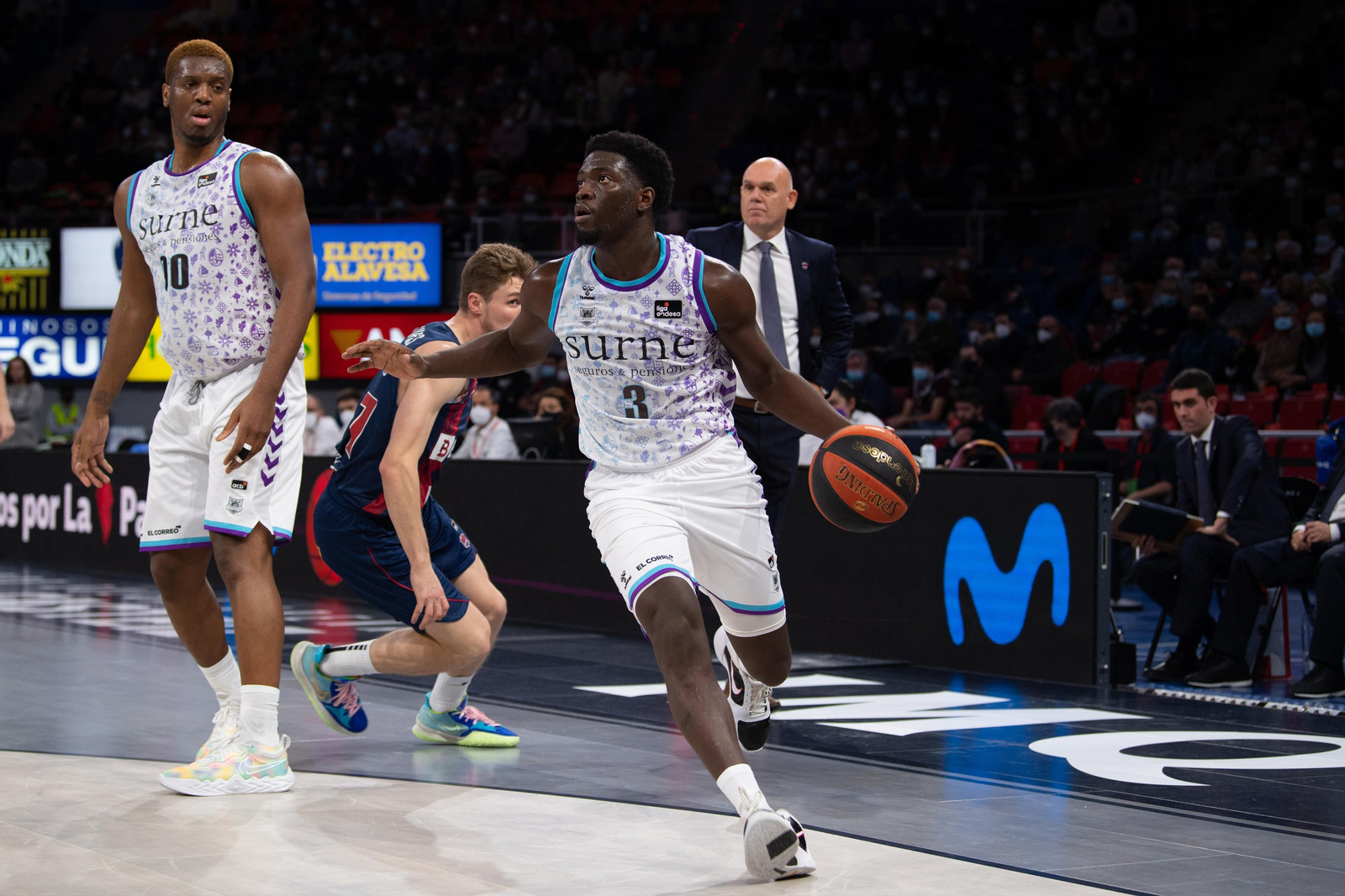 Khyri Thomas, en el Buesa Arena con el Surne Bilbao Básket.