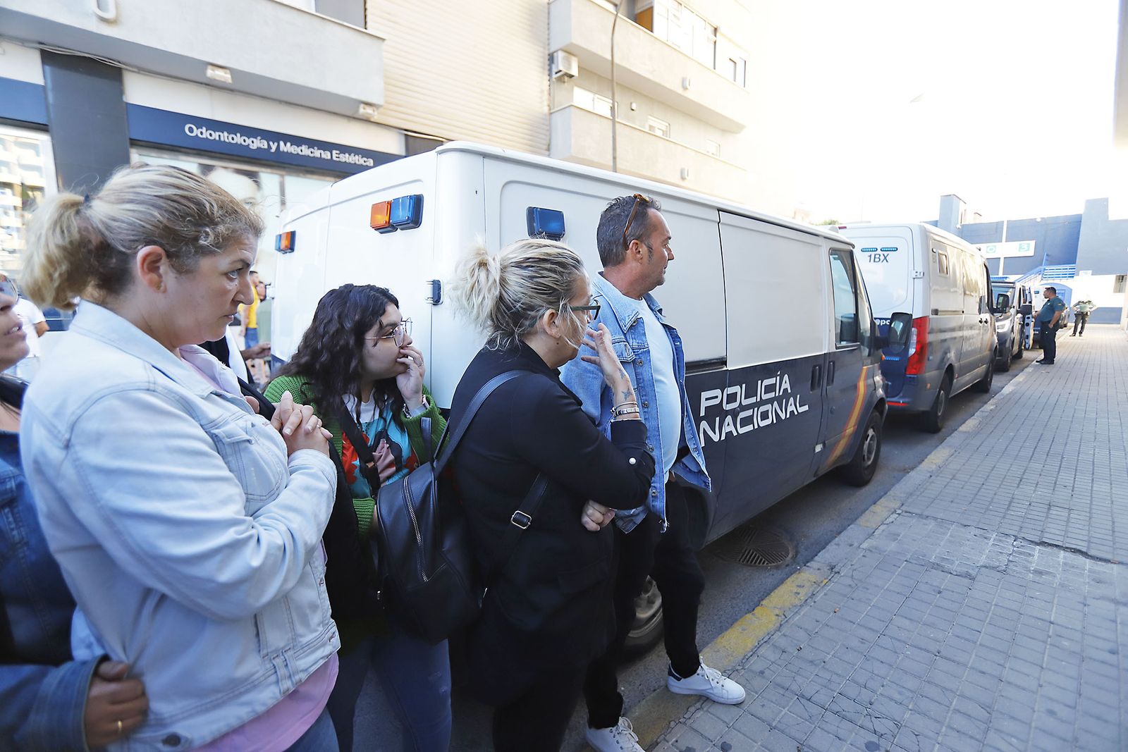 Llegada a los juzgados del detenido por el atropello mortal en Gibraleón