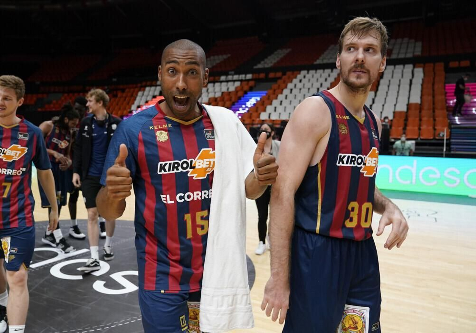 Jayson Granger, junto a Zoran Dragic.