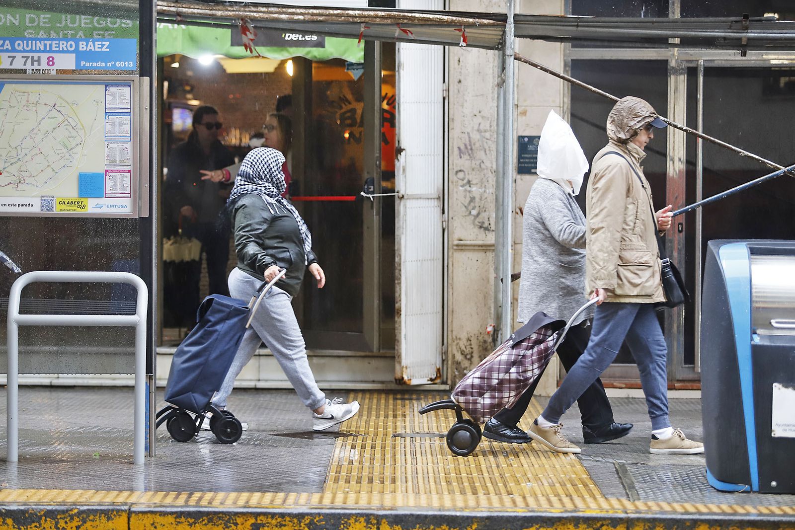 imágenes de la lluviosa mañana en Huelva