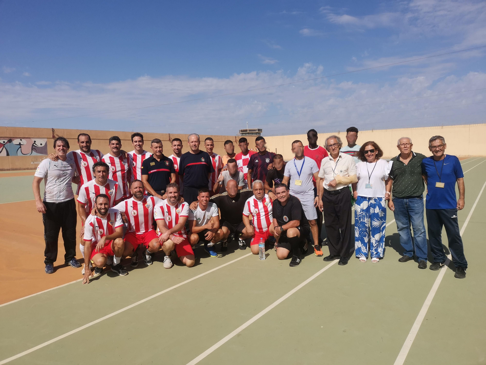 Internos y Bomberos han disputado un encuentro de fútbol sala este martes.