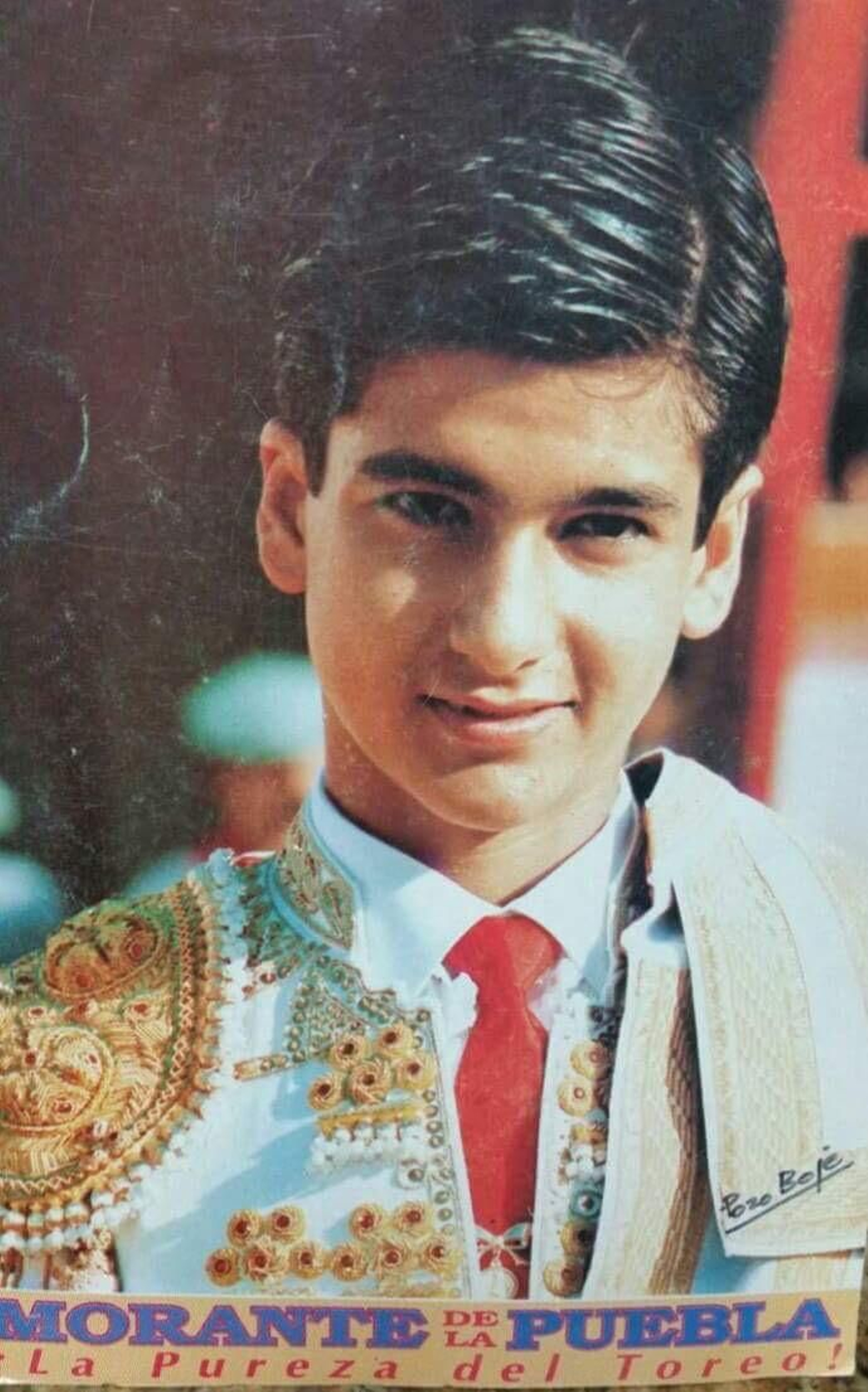 Morante, un niño aún, en una fotografía promocional de sus primeros pinitos toreros.