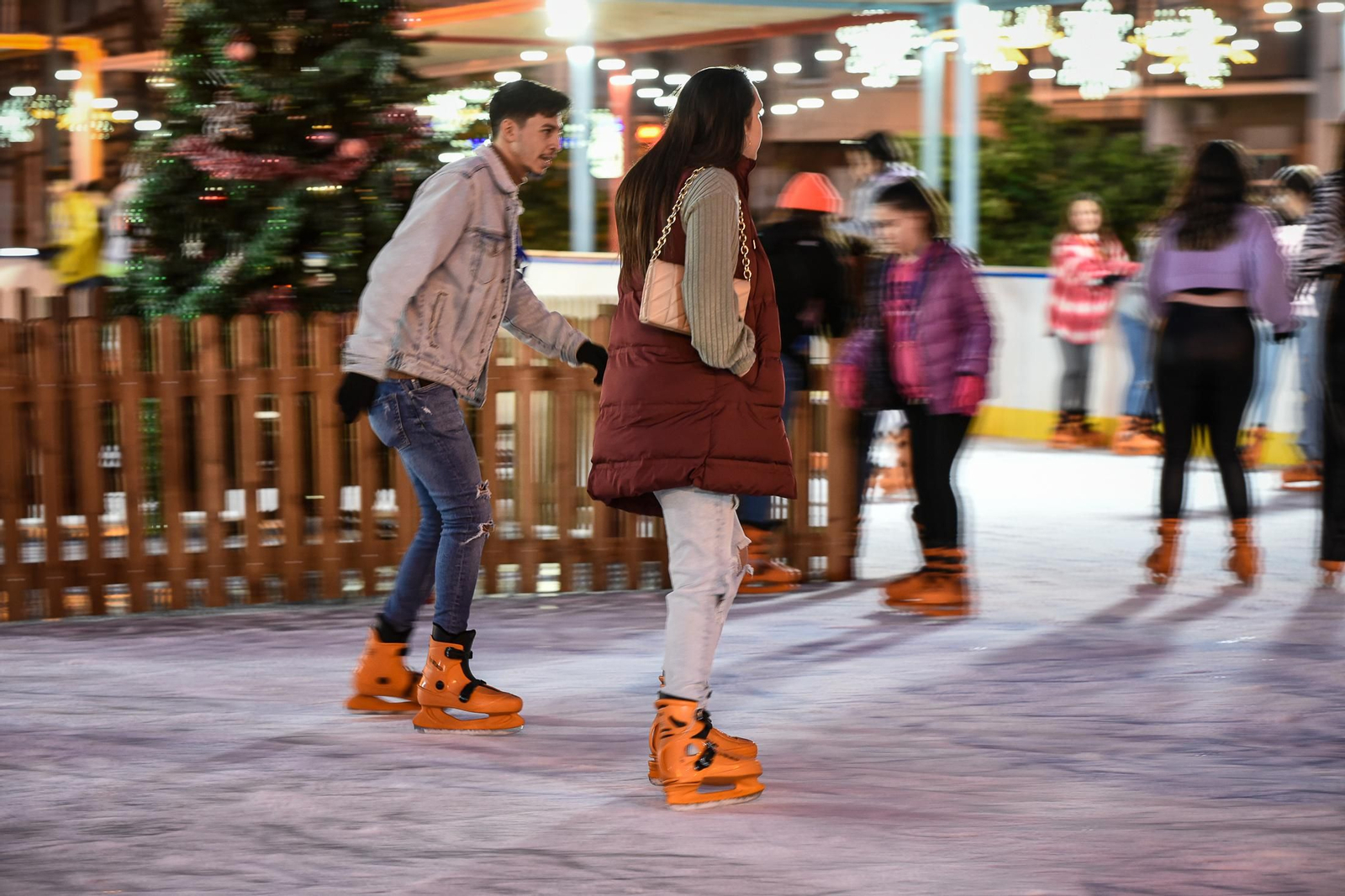 La pista de patinaje sobre hielo en Isla chica, en imágenes