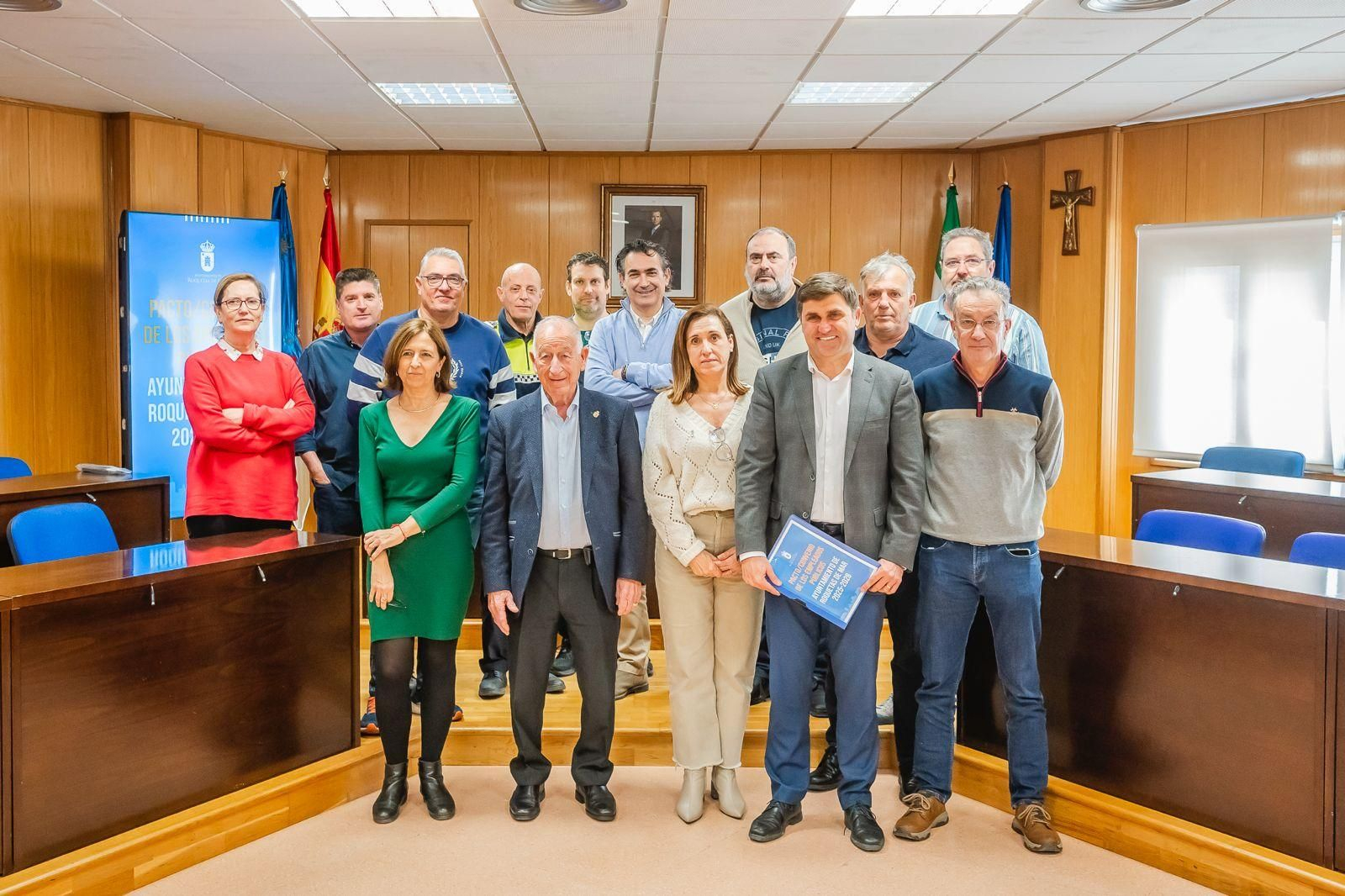 Firma del nuevo convenio laboral de Roquetas de Mar para sus empleados públicos.