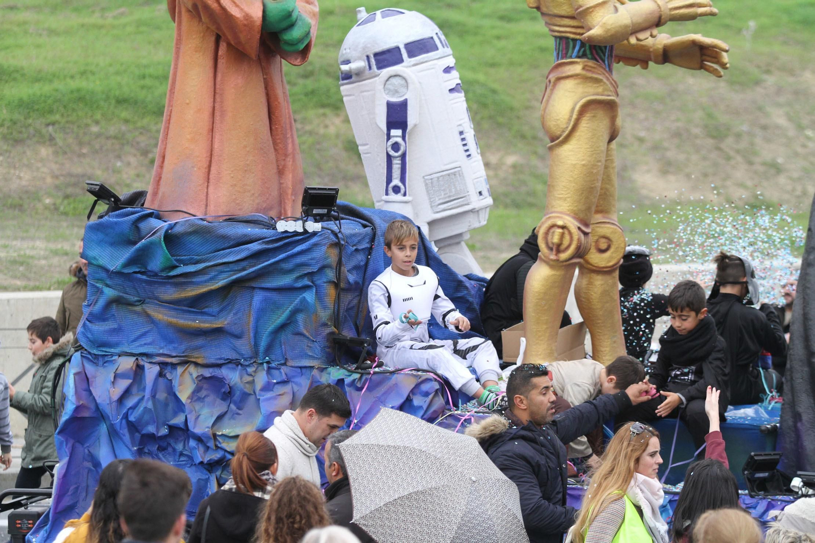 Cabalgata de los Reyes Magos 2018: Melchor, Gaspar y Baltazar adelantan su salida para llenar de ilusión las calles de Huelva